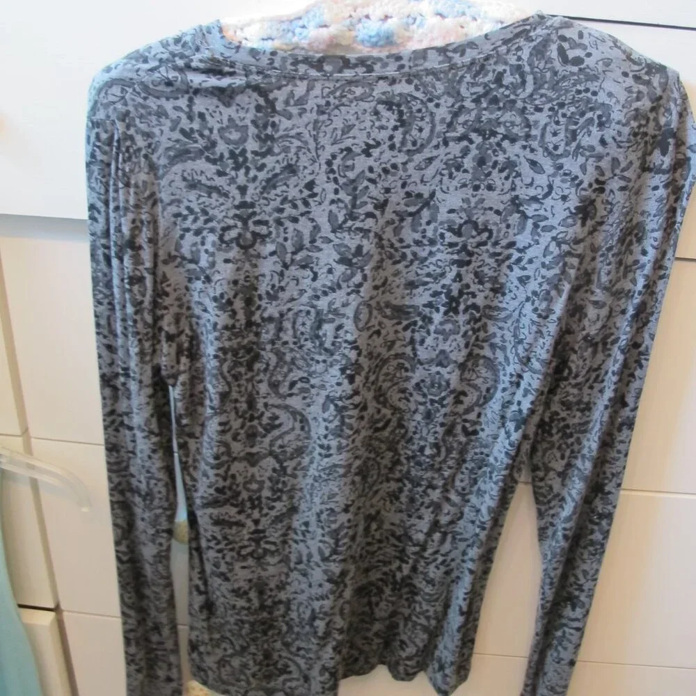 Cuddle Duds Long Sleeve T softwear with Stretch Size Medium Gray and Black - Picture 3 of 3